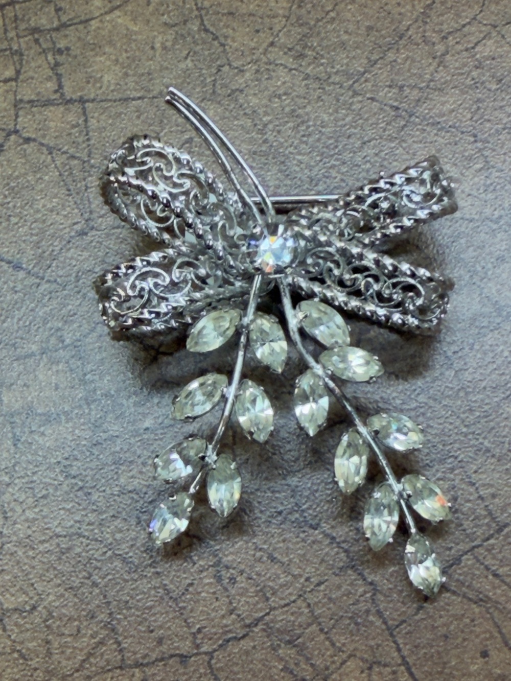 Silver Crystal Bow and Leaf Brooch – Elegant Women’s Jewelry